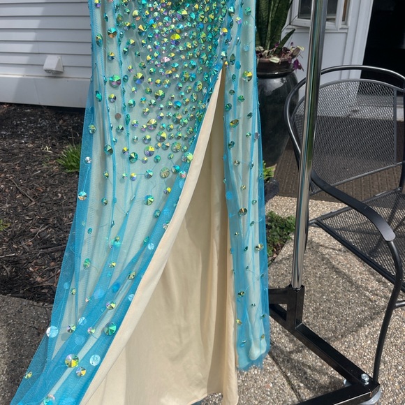 Special occasion dress 💁‍♀️🥂 - Picture 7 of 10